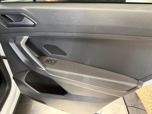 Used 2018 Volkswagen Tiguan SEL image 24