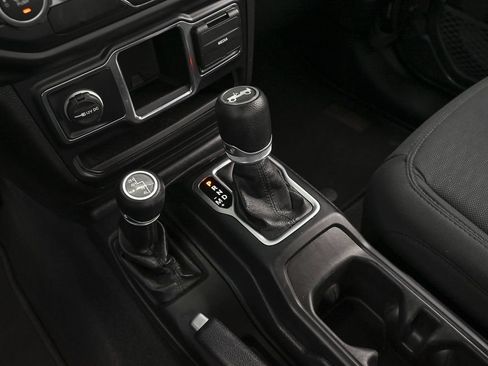 Used 2020 Jeep Wrangler Sport AWD/4WD image 21
