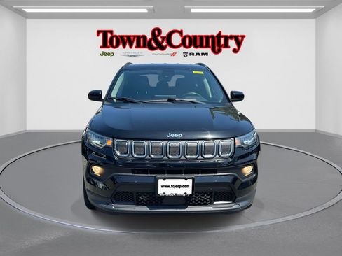 Certified 2022 Jeep Compass Latitude w/ Convenience Group AWD/4WD image 3
