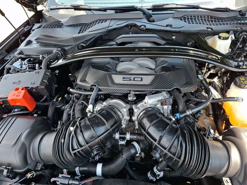 Used 2025 Ford Mustang GT Premium RWD image 28