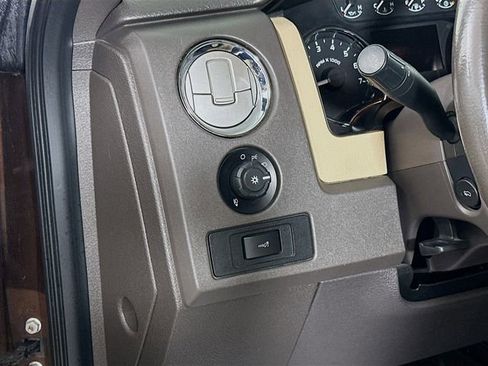 Used 2012 Ford F150 XLT w/ XLT Chrome Pkg image 11