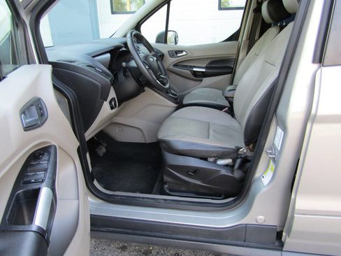 Used 2016 Ford Transit Connect XLT image 5