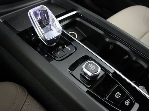 New 2026 Volvo XC60 B5 Plus w/ Climate Package PRO image 7