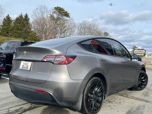 Used 2022 Tesla Model Y Long Range image 14