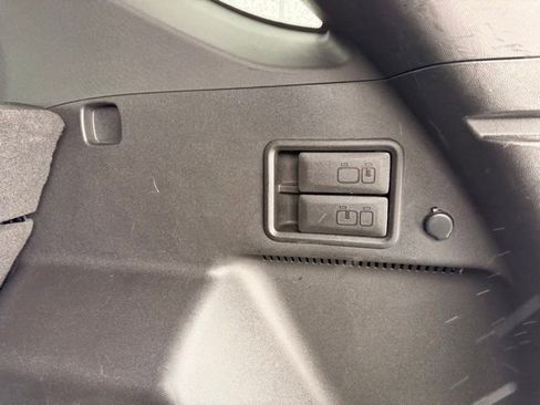 Used 2019 Chevrolet Equinox LT w/ Driver Convenience Package image 44