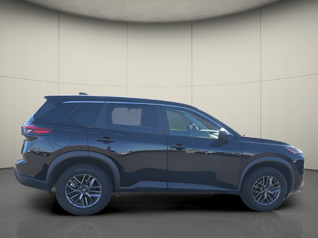 Used 2024 Nissan Rogue S FWD image 2