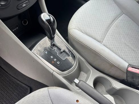 Used 2012 Hyundai Accent SE image 15