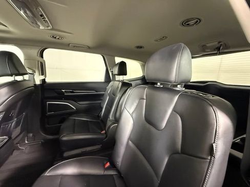 Used 2024 Kia Telluride S w/ S Sunroof Package FWD image 27