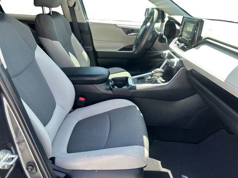 Used 2020 Toyota RAV4 XLE AWD/4WD image 16