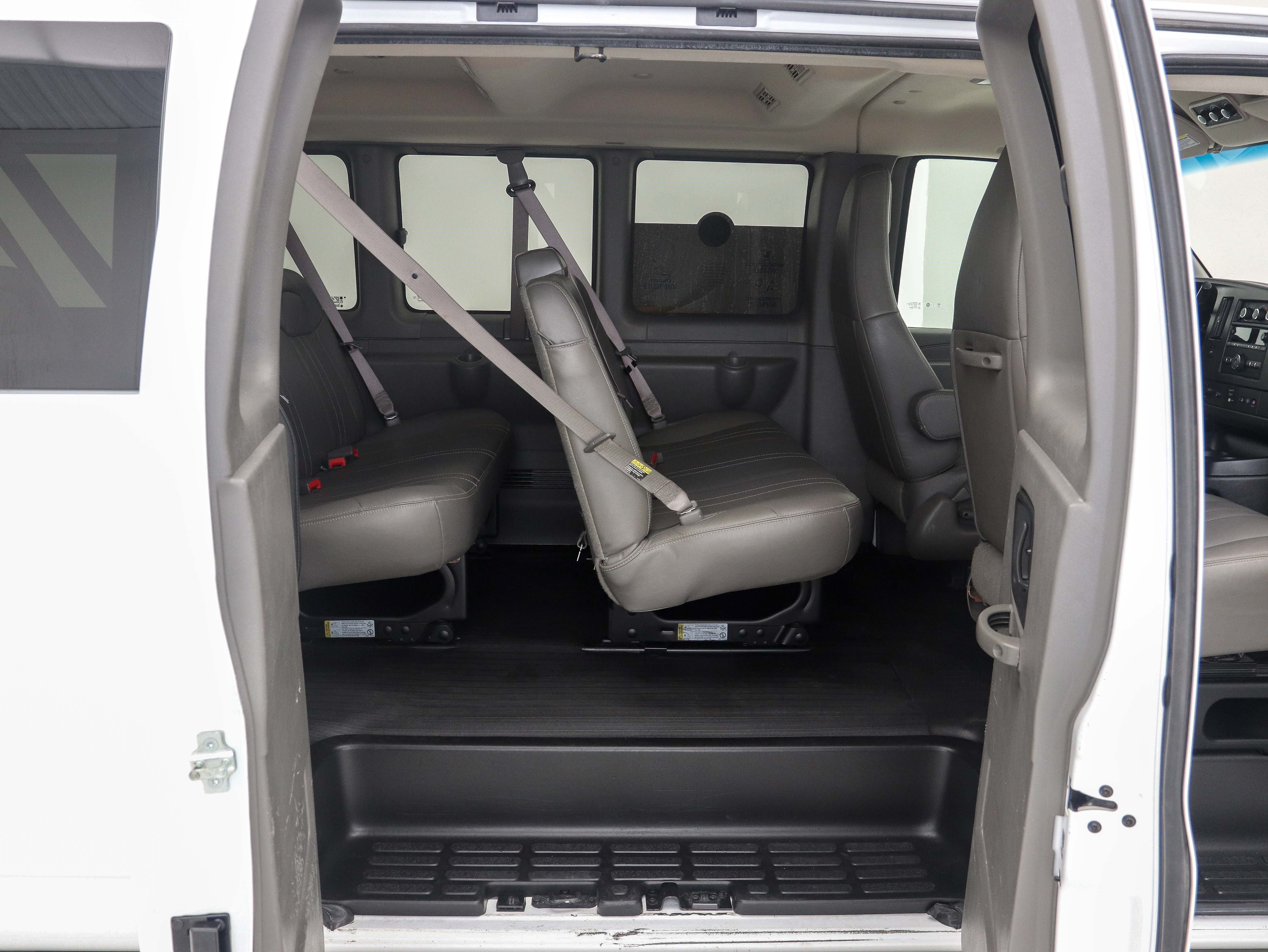 Used 2021 Chevrolet Express 3500 LS RWD image 13