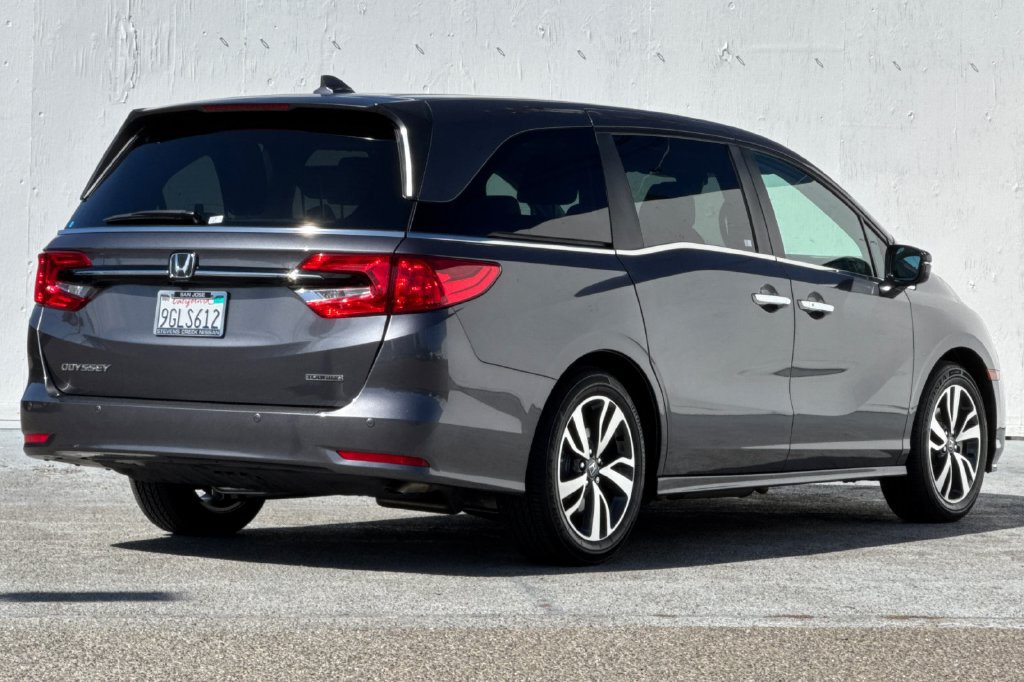 Used 2023 Honda Odyssey Touring image 3