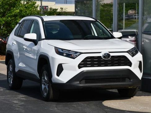 Used 2025 Toyota RAV4 XLE AWD/4WD image 5