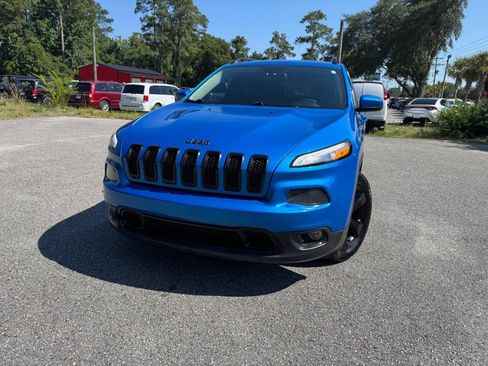 Used 2018 Jeep Cherokee Latitude w/ Altitude Package FWD image 29