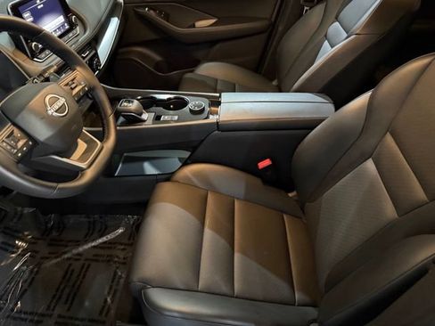 Certified 2025 Nissan Rogue SV w/ SV Premium Package AWD/4WD image 11
