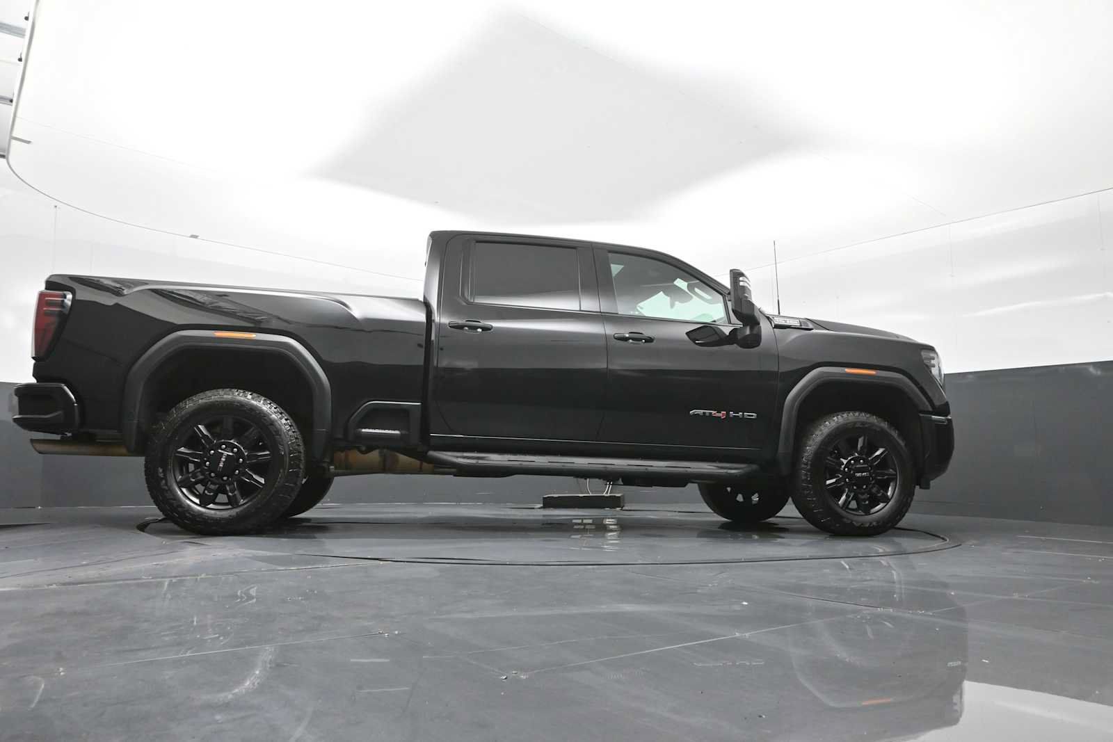 Used 2024 GMC Sierra 2500 AT4 w/ AT4 Preferred Package AWD/4WD image 38