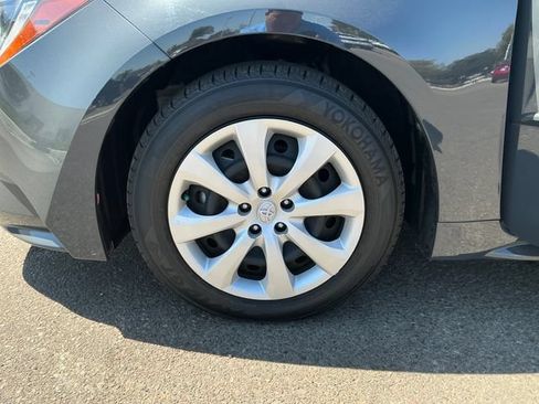 Used 2026 Toyota Corolla LE FWD image 27