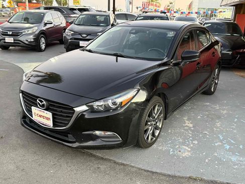 Used 2018 MAZDA MAZDA3 Touring FWD image 2