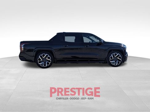 Used 2024 Chevrolet Silverado EV RST AWD/4WD image 7