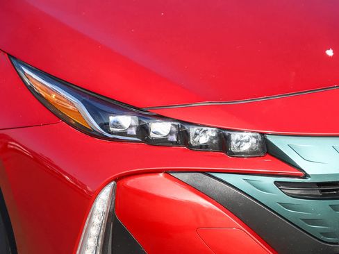 Used 2018 Toyota Prius Prime Premium image 4