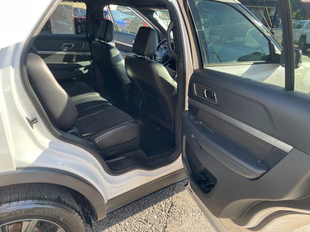 Used 2018 Ford Explorer XLT w/ Equipment Group 202A AWD/4WD image 24