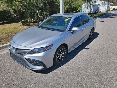 Used 2021 Toyota Camry SE image 1
