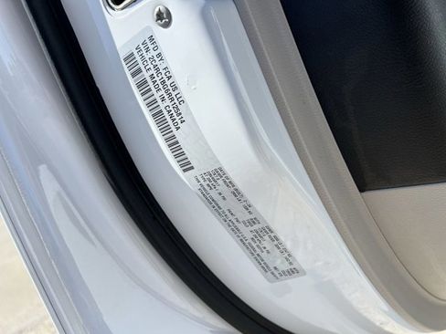 Used 2024 Chrysler Pacifica Touring-L image 34