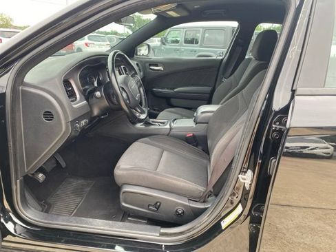 Used 2019 Dodge Charger SXT w/ Blacktop Package RWD image 17