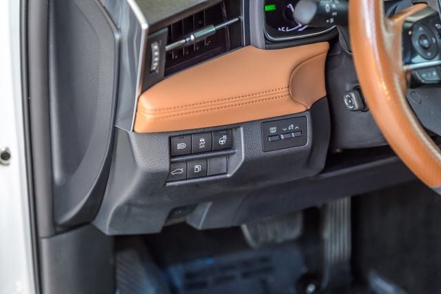 Used 2019 Toyota Avalon Limited FWD image 36