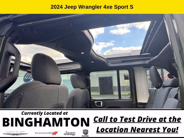 Used 2024 Jeep Wrangler Unlimited w/ Convenience Group AWD/4WD image 20