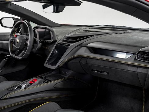 Used 2025 Lamborghini Revuelto image 32