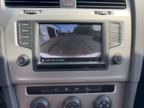 Used 2016 Volkswagen Golf S FWD image 17