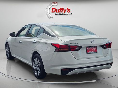 Used 2024 Nissan Altima 2.5 S FWD image 14