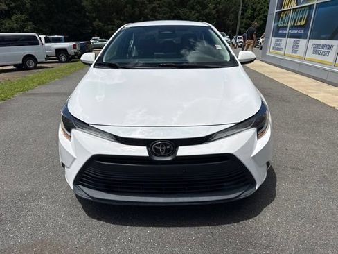 Used 2024 Toyota Corolla LE FWD image 2