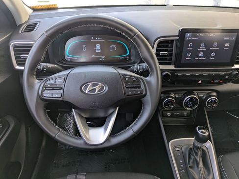 Used 2025 Hyundai Venue SEL FWD image 10