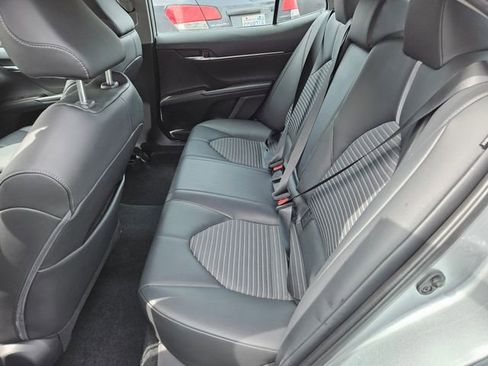 Used 2022 Toyota Camry SE image 6