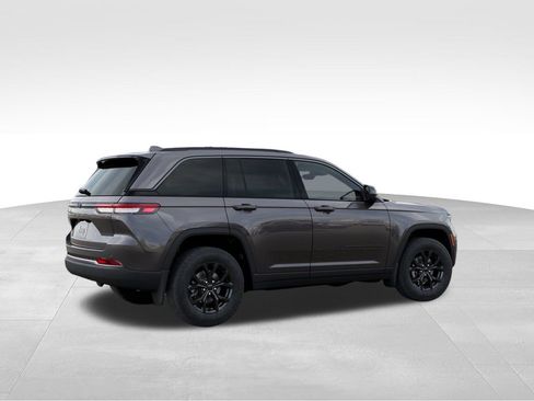 New 2026 Jeep Grand Cherokee Laredo image 4