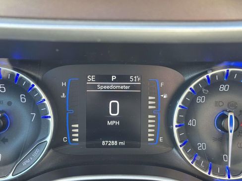 Used 2019 Chrysler Pacifica Touring-L image 34