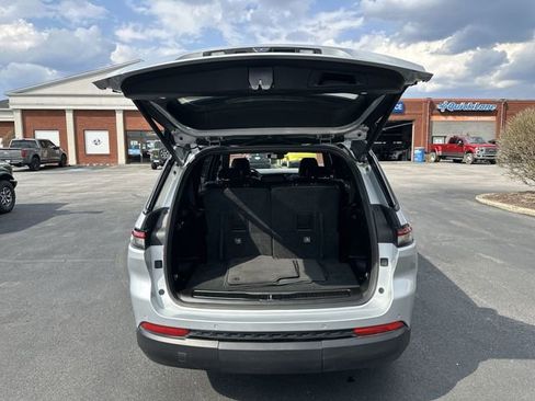 Used 2023 Jeep Grand Cherokee L Laredo image 21