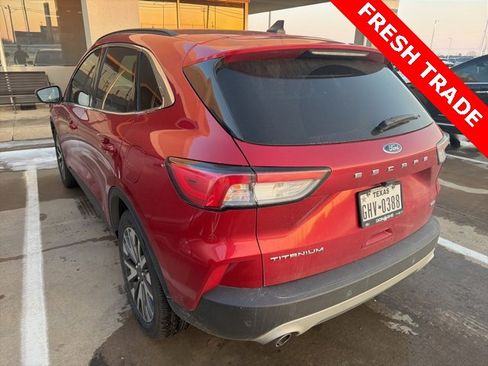 Used 2020 Ford Escape Titanium image 4