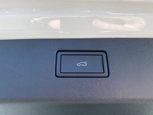 New 2025 Volkswagen Tiguan SE image 64