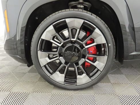 Certified 2025 BMW XM Base image 32