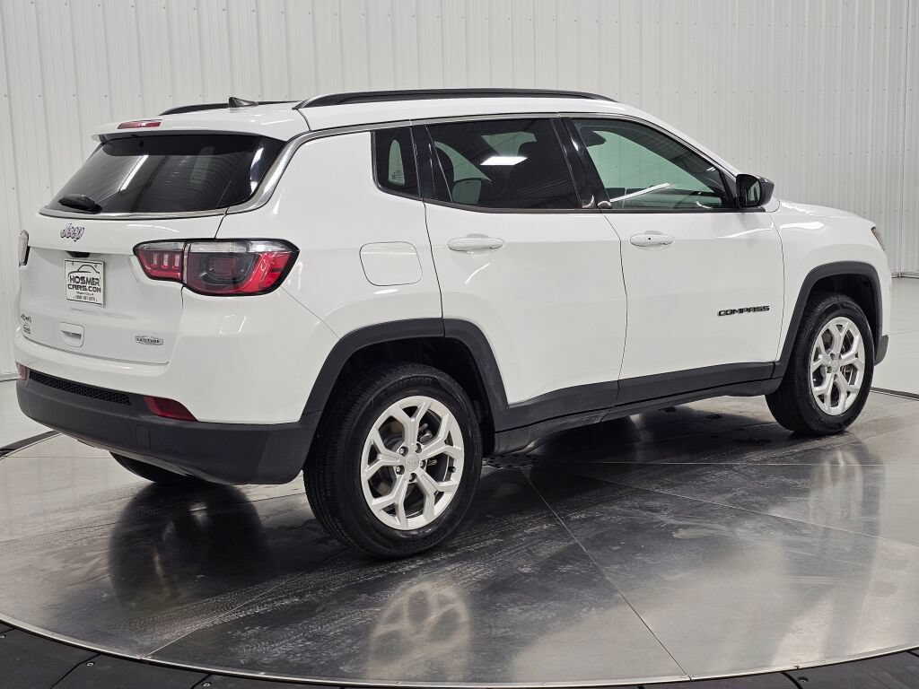 Used 2024 Jeep Compass Latitude AWD/4WD image 5