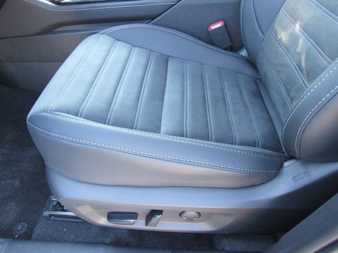 New 2025 Mitsubishi Outlander SE image 13