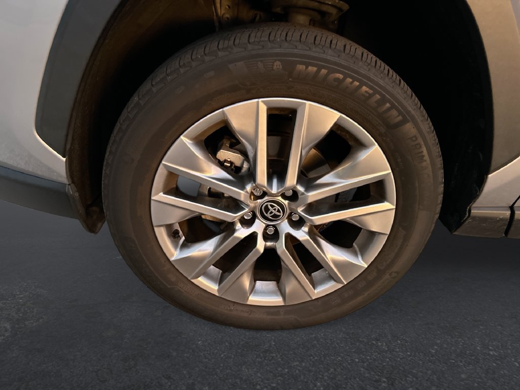 Used 2023 Toyota RAV4 XLE Premium FWD image 10