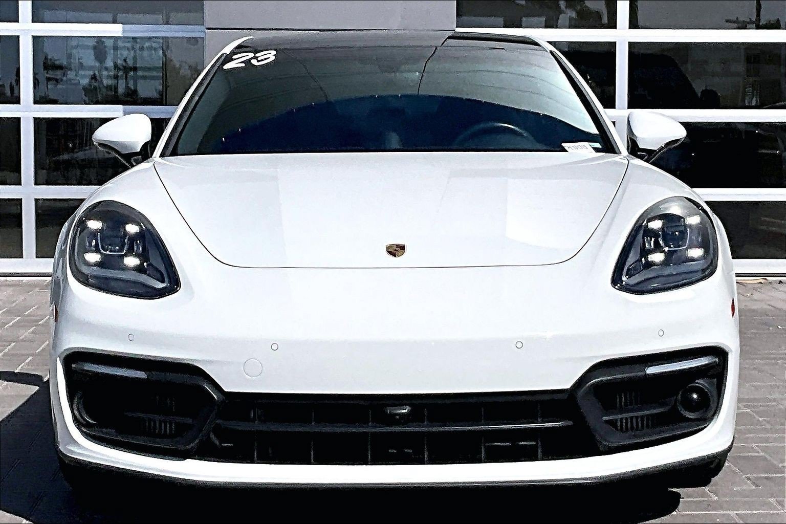 Used 2023 Porsche Panamera image 2