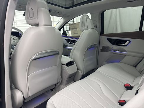 Used 2026 Mercedes-Benz EQE 320+ SUV image 19