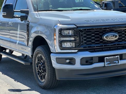 New 2026 Ford F250 Lariat w/ Black Appearance Package AWD/4WD image 11