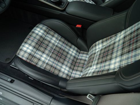 Certified 2025 Porsche 911 Turbo S image 17