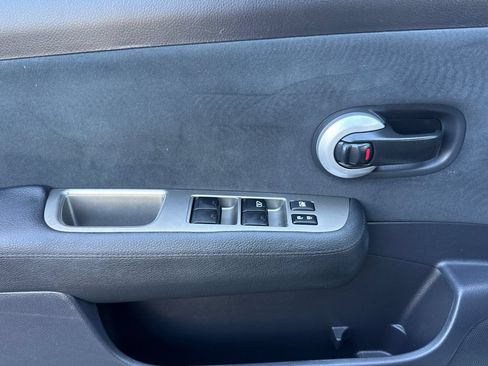 Used 2011 Nissan Versa 1.8 S FWD image 12