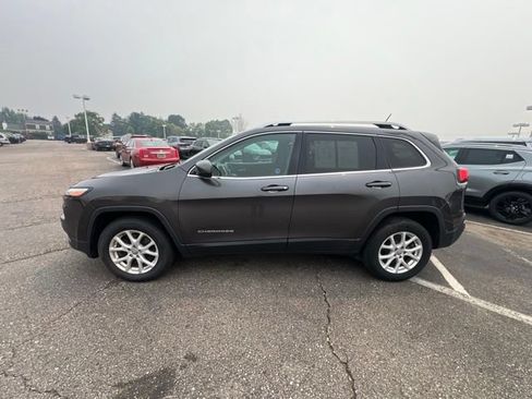 Used 2016 Jeep Cherokee Latitude w/ Cold Weather Group AWD/4WD image 7